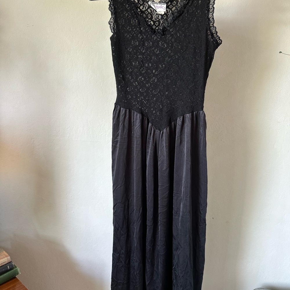 Elegant Black Lace Vintage Nightgown